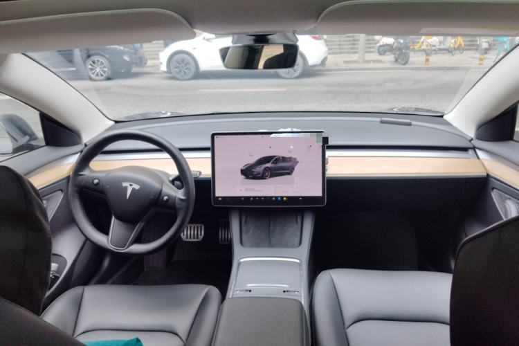 Used Tesla Model 3 2021 Revised Version II – Performance High-Performance All-Wheel-Drive Edition Center Console