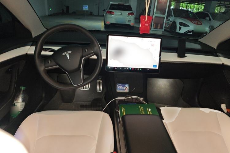 Used Tesla Model 3 2021 Revised Version II – Performance High-Performance All-Wheel-Drive Edition Center Console