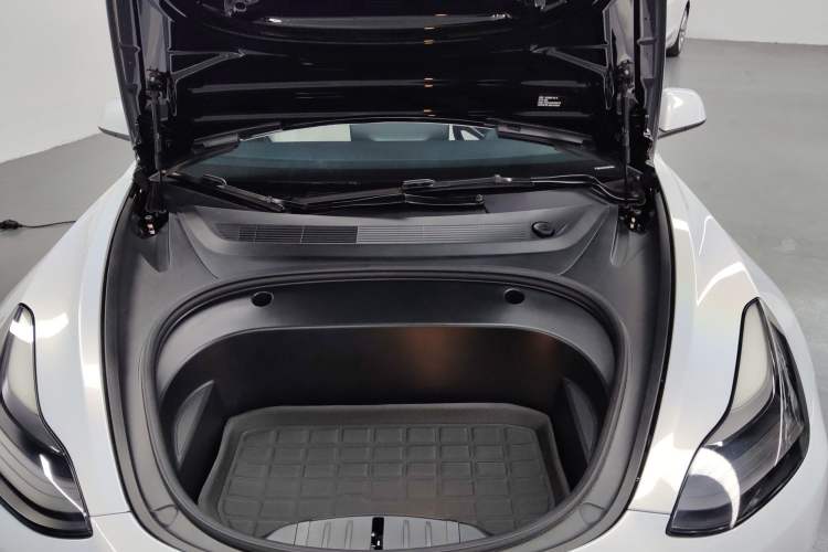Used Tesla Model 3 2021 Revised Version II – Performance High-Performance All-Wheel-Drive Edition Engine Bay