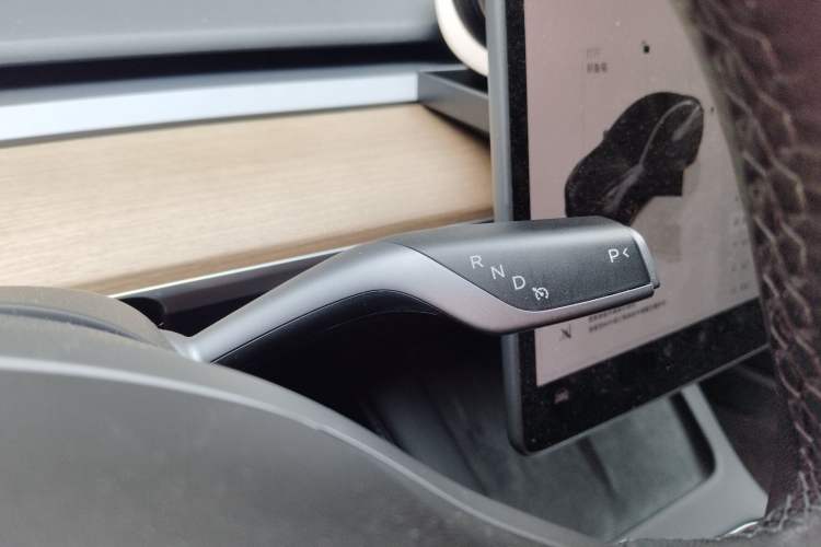 Used Tesla Model 3 2021 Revised Version II – Performance High-Performance All-Wheel-Drive Edition Gear Lever