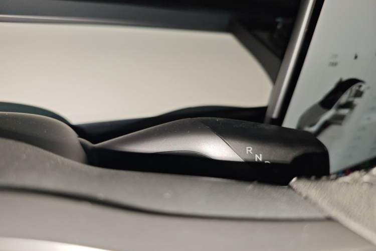 Used Tesla Model 3 2021 Revised Version II – Performance High-Performance All-Wheel-Drive Edition Gear Lever