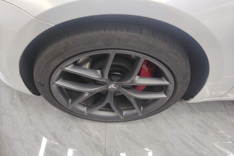 Used Tesla Model 3 2021 Performance High-Performance All-Wheel-Drive Version Left Front Wheel Hub
