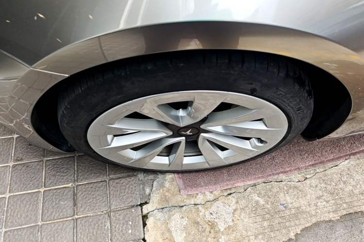 Used Tesla Model 3 2021 Standard Range Rear-Drive Upgraded Version Left Front Wheel Hub