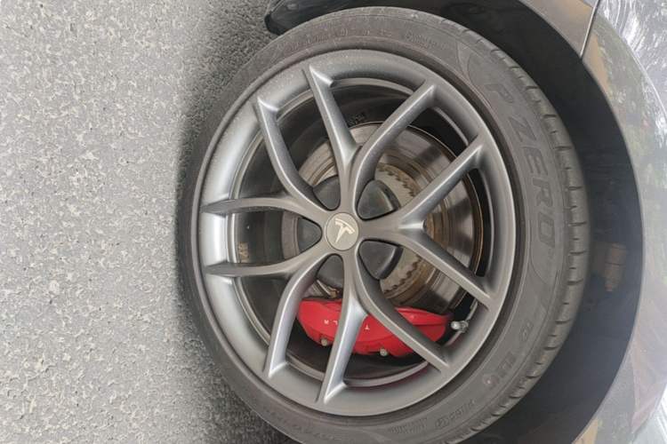 Used Tesla Model 3 2021 Performance High-Performance All-Wheel-Drive Version Left Front Wheel Hub