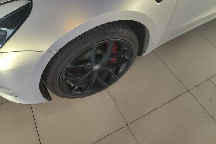 Used Tesla Model 3 2021 Performance High-Performance All-Wheel-Drive Version Left Front Wheel Hub