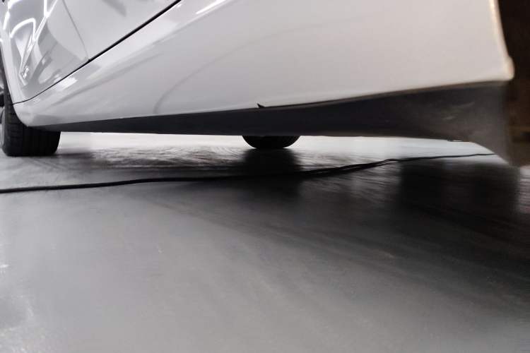 Used Tesla Model 3 2021 Revised Version II – Performance High-Performance All-Wheel-Drive Edition Left Side Sill