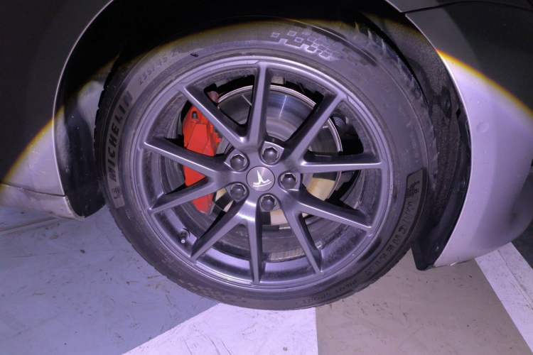 Used Tesla Model 3 2021 Standard Range Rear-Wheel Drive Upgraded Version 3D6 Right Front Wheel Hub