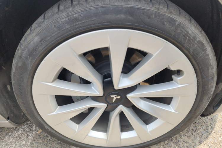 Used Tesla Model 3 2021 Standard Range Rear-Drive Upgraded Version Right Front Wheel Hub