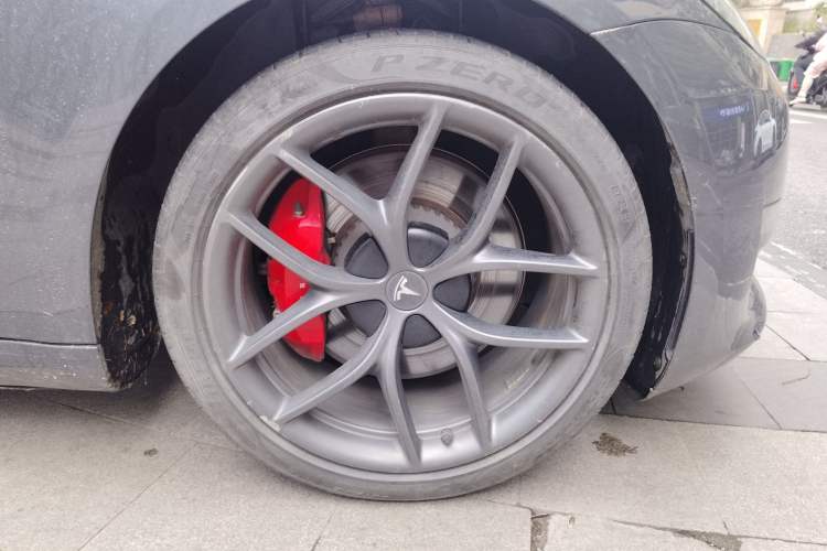 Used Tesla Model 3 2021 Revised Version II – Performance High-Performance All-Wheel-Drive Edition Right Front Wheel Hub