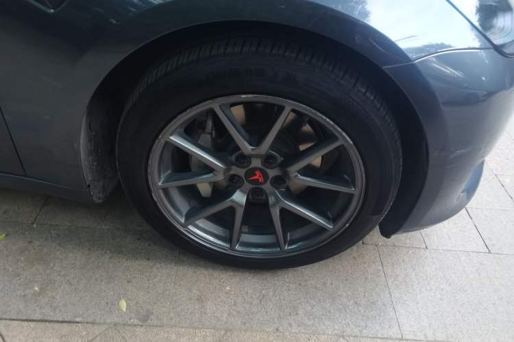 Used Tesla Model 3 2021 Standard Range Rear-Drive Upgraded Version Right Front Wheel Hub