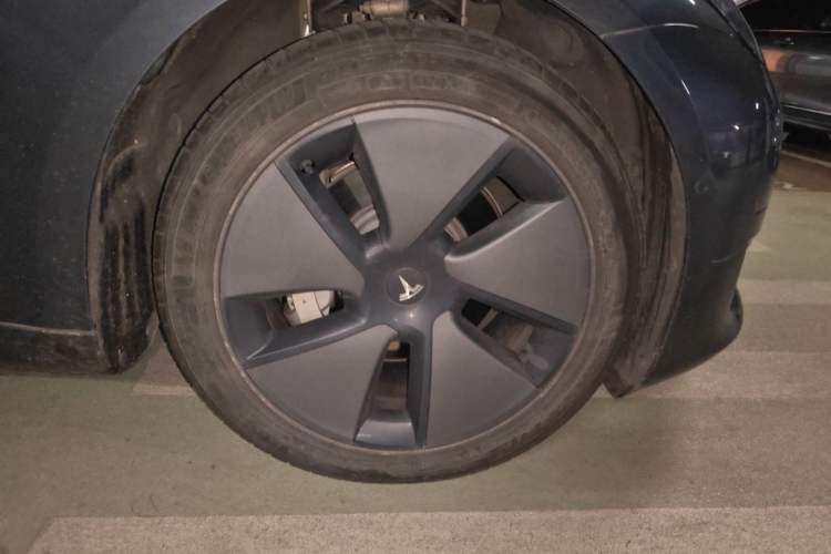 Used Tesla Model 3 2021 Standard Range Rear-Drive Upgraded Version Right Front Wheel Hub