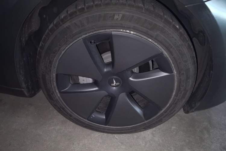 Used Tesla Model 3 2021 Standard Range Rear-Wheel Drive Upgraded Version 3D6 Right Front Wheel Hub