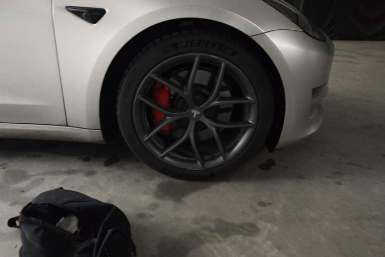 Used Tesla Model 3 2021 Revised Version II – Performance High-Performance All-Wheel-Drive Edition Right Front Wheel Hub