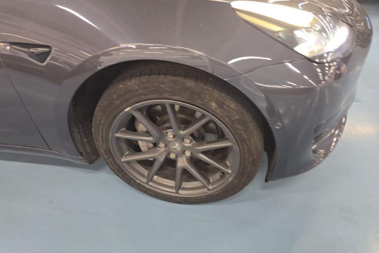 Used Tesla Model 3 2021 Standard Range Rear-Drive Upgraded Version Right Front Wheel Hub