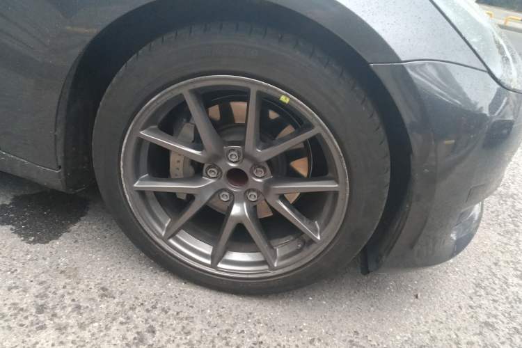 Used Tesla Model 3 2021 Standard Range Rear-Wheel Drive Upgraded Version 3D6 Right Front Wheel Hub