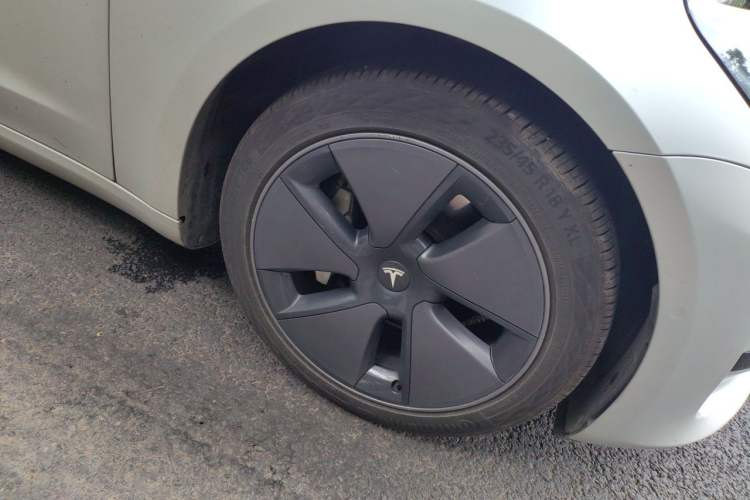 Used Tesla Model 3 2021 Standard Range Rear-Drive Upgraded Version Right Front Wheel Hub