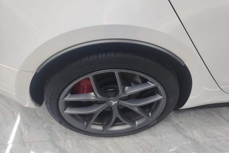 Used Tesla Model 3 2021 Performance High-Performance All-Wheel-Drive Version Right Rear Wheel Hub
