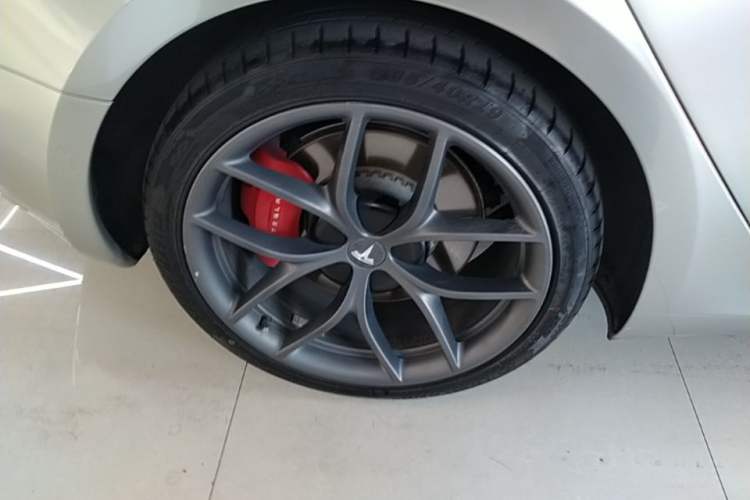 Used Tesla Model 3 2021 Performance High-Performance All-Wheel-Drive Version Right Rear Wheel Hub
