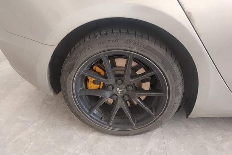 Used Tesla Model 3 2021 Standard Range Rear-Wheel Drive Upgraded Version 3D6 Right Rear Wheel Hub