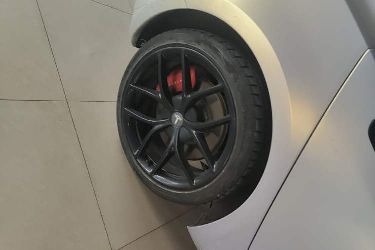 Used Tesla Model 3 2021 Performance High-Performance All-Wheel-Drive Version Right Rear Wheel Hub