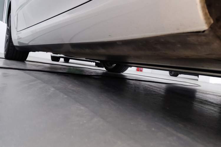 Used Tesla Model 3 2021 Revised Version II – Performance High-Performance All-Wheel-Drive Edition Right Side Sill