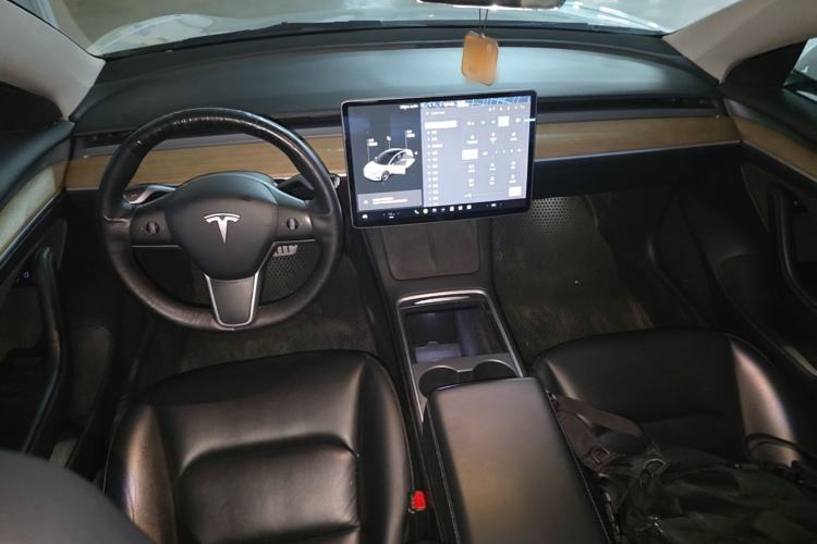 Used Tesla Model 3 2021 Performance High-Performance All-Wheel-Drive Version 3D6 Center Console