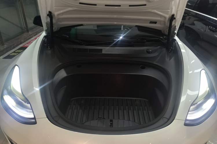 Used Tesla Model 3 2021 Revised Version II – Performance High-Performance All-Wheel-Drive Edition Engine Bay
