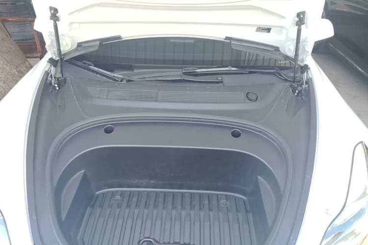 Used Tesla Model 3 2021 Revised Version II – Performance High-Performance All-Wheel-Drive Edition Engine Bay