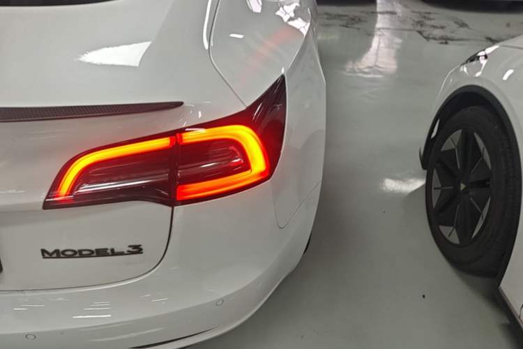 Used Tesla Model 3 2021 Performance High-Performance All-Wheel-Drive Version 3D6 Exterior 3