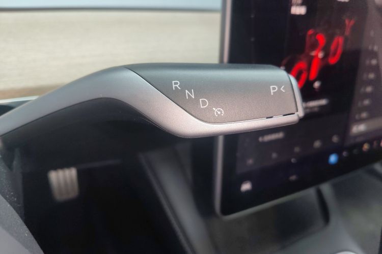 Used Tesla Model 3 2021 Revised Version II – Performance High-Performance All-Wheel-Drive Edition Gear Lever