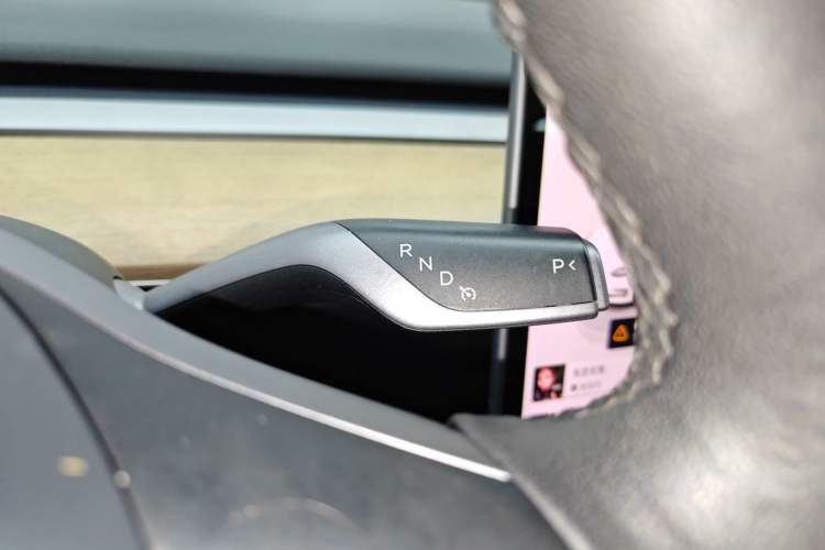 Used Tesla Model 3 2021 Revised Version II – Performance High-Performance All-Wheel-Drive Edition Gear Lever