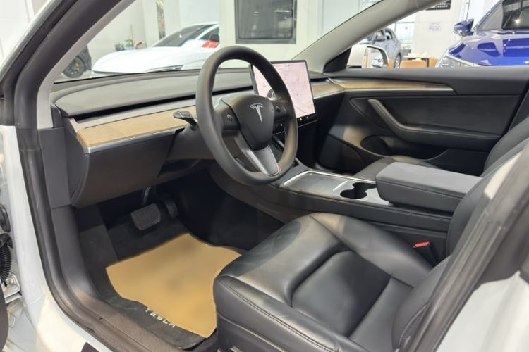Used Tesla Model 3 2021 Standard Range Rear-Drive Upgraded Version Interior 1