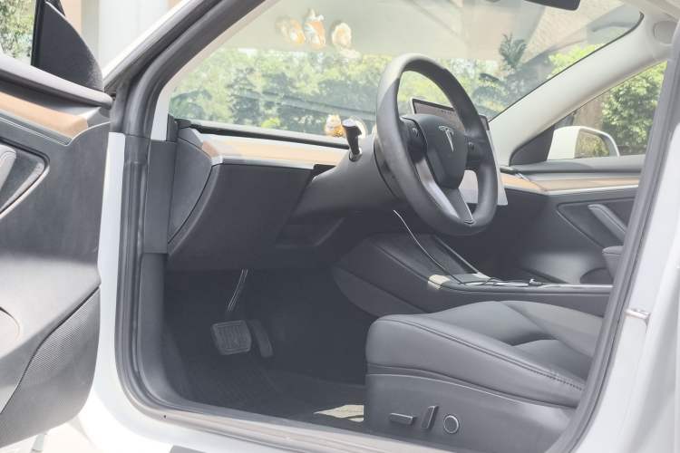 Used Tesla Model 3 2021 Standard Range Rear-Drive Upgraded Version Interior 4