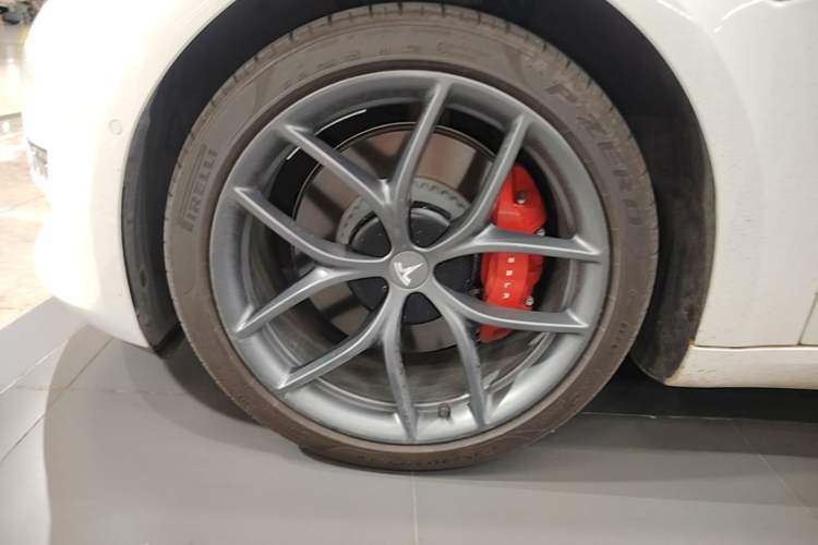 Used Tesla Model 3 2021 Performance High-Performance All-Wheel-Drive Version Left Front Wheel Hub