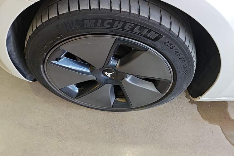 Used Tesla Model 3 2021 Standard Range Rear-Drive Upgraded Version Left Front Wheel Hub