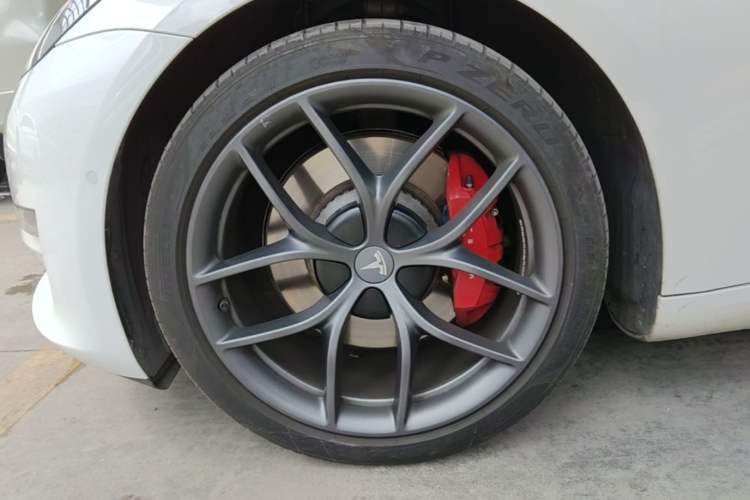Used Tesla Model 3 2021 Performance High-Performance All-Wheel-Drive Version Left Front Wheel Hub