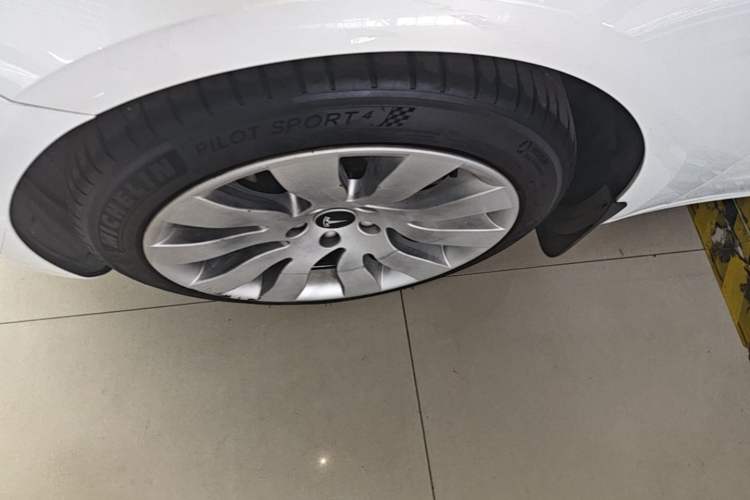 Used Tesla Model 3 2021 Standard Range Rear-Wheel Drive Upgraded Version 3D6 Left Front Wheel Hub