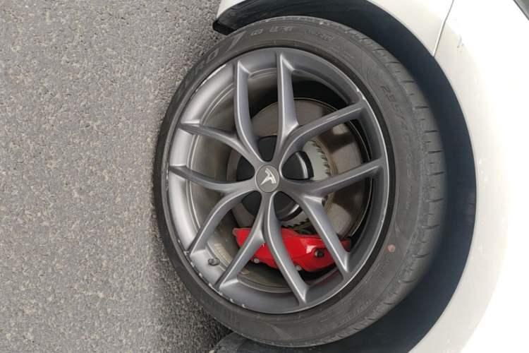 Used Tesla Model 3 2021 Performance High-Performance All-Wheel-Drive Version Left Front Wheel Hub