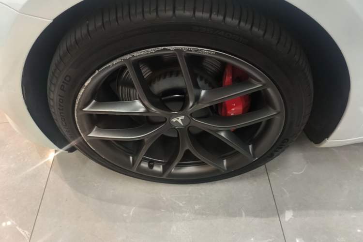 Used Tesla Model 3 2021 Revised Version II – Performance High-Performance All-Wheel-Drive Edition Left Front Wheel Hub