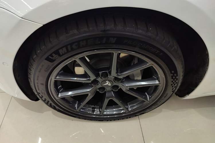 Used Tesla Model 3 2021 Standard Range Rear-Drive Upgraded Version Left Front Wheel Hub