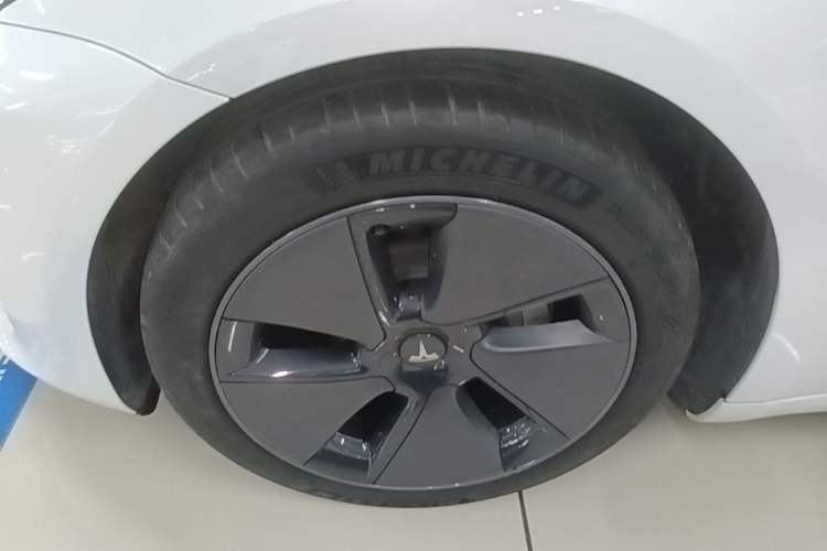 Used Tesla Model 3 2021 Standard Range Rear-Drive Upgraded Version Left Front Wheel Hub