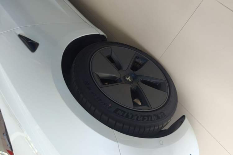 Used Tesla Model 3 2021 Standard Range Rear-Wheel Drive Upgraded Version 3D6 Left Front Wheel Hub