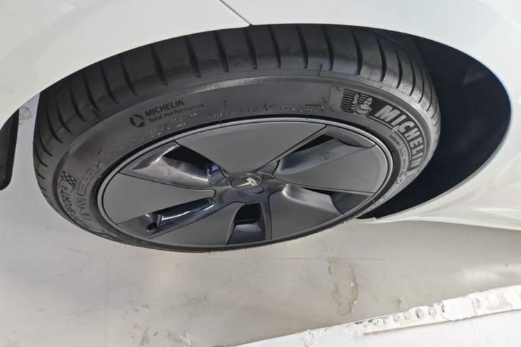 Used Tesla Model 3 2021 Standard Range Rear-Wheel Drive Upgraded Version 3D6 Left Front Wheel Hub