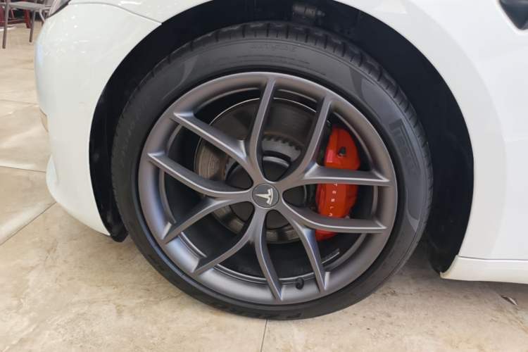 Used Tesla Model 3 2021 Performance High-Performance All-Wheel-Drive Version 3D6 Left Front Wheel Hub