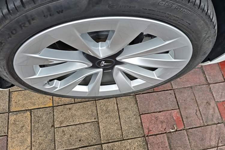 Used Tesla Model 3 2021 Standard Range Rear-Wheel Drive Upgraded Version 3D6 Left Front Wheel Hub