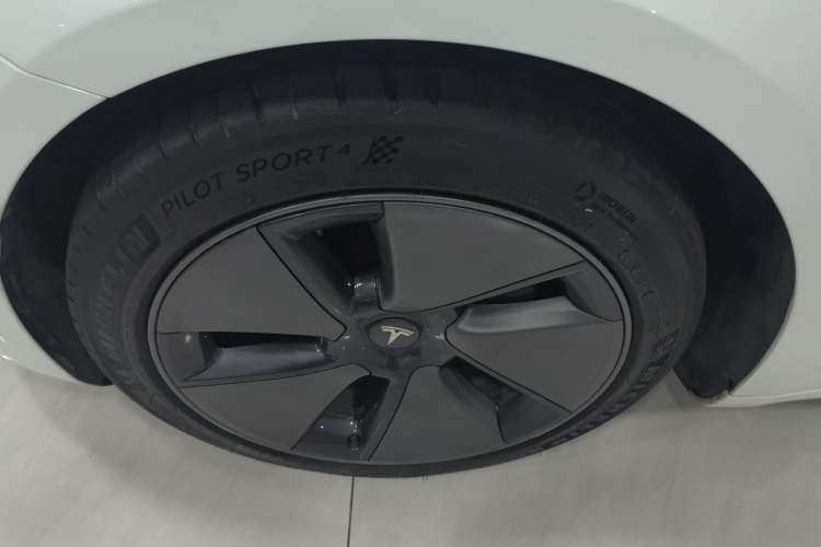 Used Tesla Model 3 2021 Standard Range Rear-Wheel Drive Upgraded Version 3D6 Left Front Wheel Hub