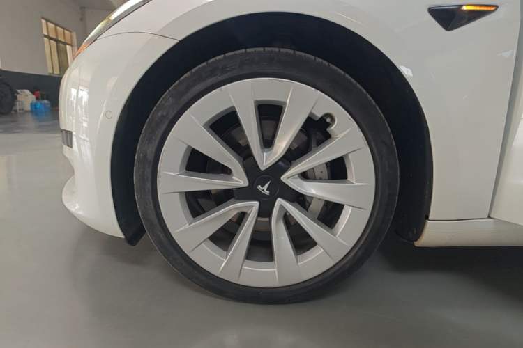 Used Tesla Model 3 2021 Standard Range Rear-Drive Upgraded Version Left Front Wheel Hub