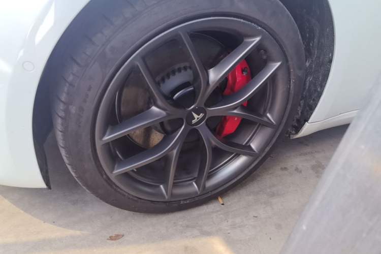 Used Tesla Model 3 2021 Revised Version II – Performance High-Performance All-Wheel-Drive Edition Left Front Wheel Hub