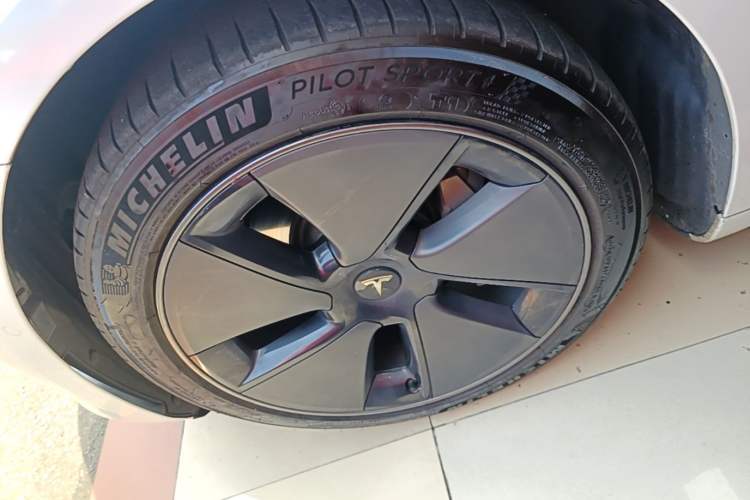 Used Tesla Model 3 2021 Standard Range Rear-Drive Upgraded Version Left Front Wheel Hub