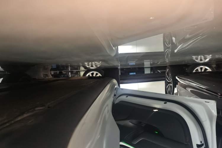 Used Tesla Model 3 2021 Revised Version II – Performance High-Performance All-Wheel-Drive Edition Left Side Sill